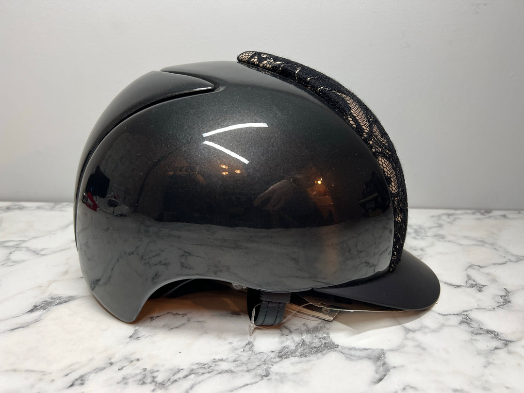 Kep Cromo 1 Black Shine with Lace Front Panel